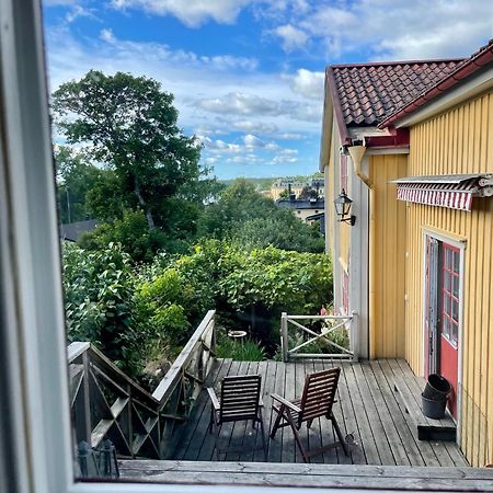 Gaesthus Med Utsikt Oever Drottningholms Slott Ngoại thất bức ảnh