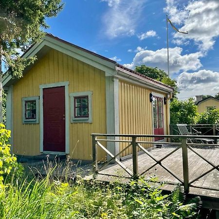 Gaesthus Med Utsikt Oever Drottningholms Slott Ngoại thất bức ảnh
