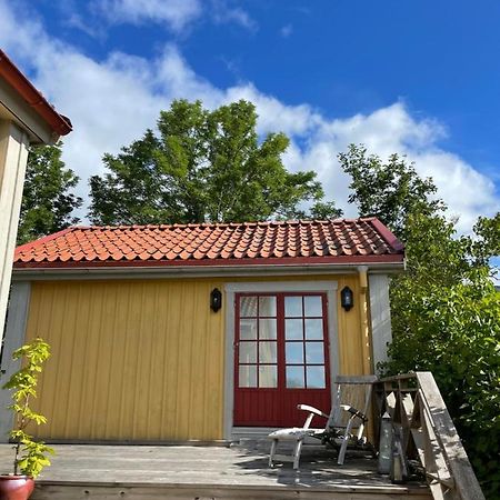 Gaesthus Med Utsikt Oever Drottningholms Slott Ngoại thất bức ảnh