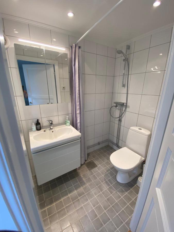 Gaesthus Med Utsikt Oever Drottningholms Slott Ngoại thất bức ảnh